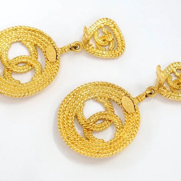 CHANEL CC Logos Round Triangle Twist Rope Clip-On Earrings Gold Tone 28 Auth - Picture 4 of 6